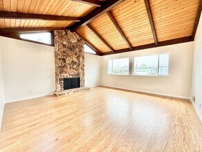 840 Dell Rd in Pacifica, CA - Foto de edificio - Building Photo