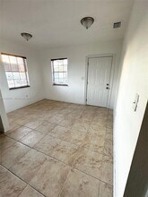 3252 NW 94th St in Miami, FL - Building Photo - Building Photo