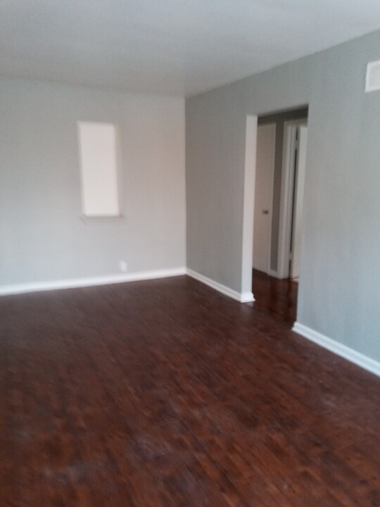 2605 W Victory Ln in Milwaukee, WI - Building Photo