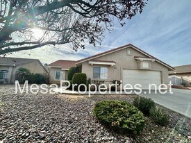 12323 Honeybear Ln in Victorville, CA - Building Photo