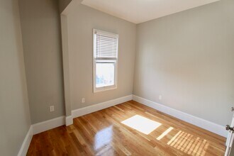 460 Saratoga St in Boston, MA - Foto de edificio - Building Photo