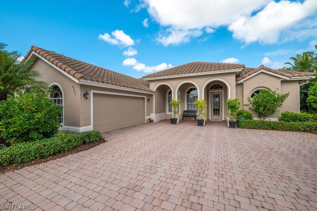 8963 Appaloosa Ct in Naples, FL - Building Photo