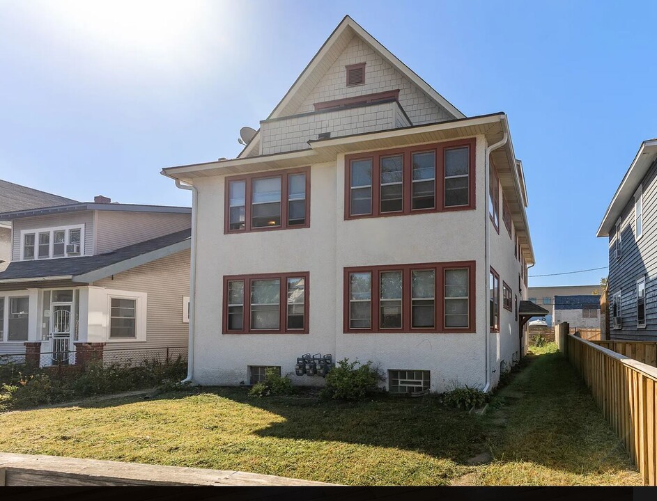 3016 Portland Ave in Minneapolis, MN - Building Photo