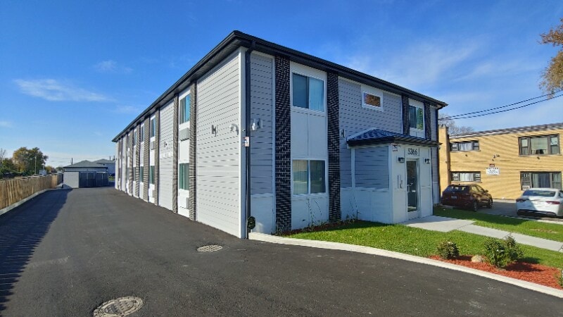 5366 S Laramie Ave in Chicago, IL - Foto de edificio