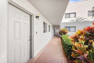 15450 Pembridge Ave in Delray Beach, FL - Building Photo - Building Photo