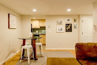 390 Riverway in Boston, MA - Building Photo - Building Photo