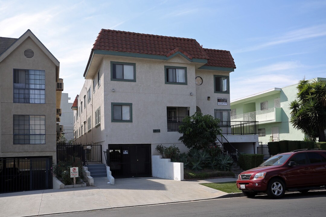 4832 Rosewood Ave in Los Angeles, CA - Building Photo