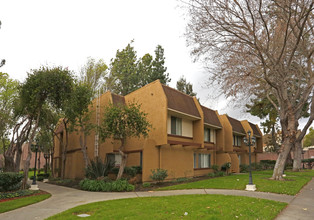 San Jose Garden Apartments in San Jose, CA - Building Photo - Building Photo