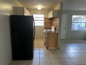 6151 Eaton St in Hollywood, FL - Building Photo - Building Photo