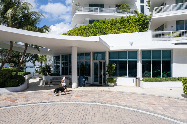 Capri South Beach Condominium in Miami Beach, FL - Building Photo - Building Photo