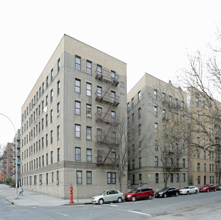 50 E 212th St in Bronx, NY - Foto de edificio