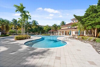 6521 Emerald Dunes Dr in Royal Palm Beach, FL - Building Photo - Building Photo