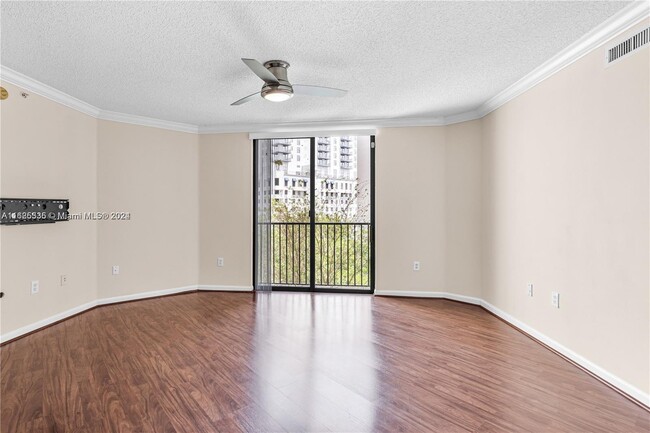 1919 Van Buren St, Unit CONDO LIKE NEW HOLLYWOOD in Hollywood, FL - Foto de edificio - Building Photo