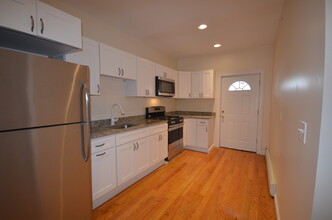 16 Chelsea St, Unit 2 in Boston, MA - Building Photo - Building Photo