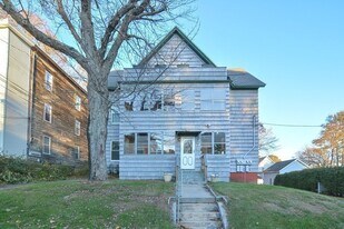 142 Washington St, Unit 2 in Gardner, MA - Building Photo