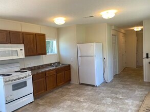 17020 Meridian Blvd in Hudson, FL - Building Photo - Building Photo