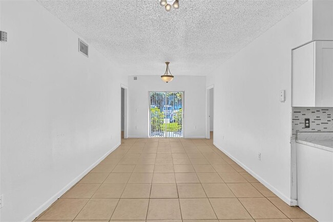 3221 Sabal Palm Mnr, Unit 105 in Hollywood, FL - Building Photo - Building Photo