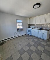 196 S Franklin St in Hempstead, NY - Building Photo