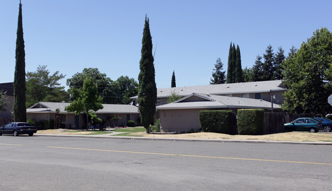 555 B St in Galt, CA - Foto de edificio - Building Photo