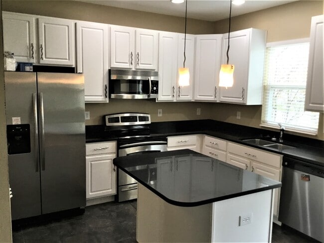 447 Hartford Ct in Maineville, OH - Building Photo - Building Photo