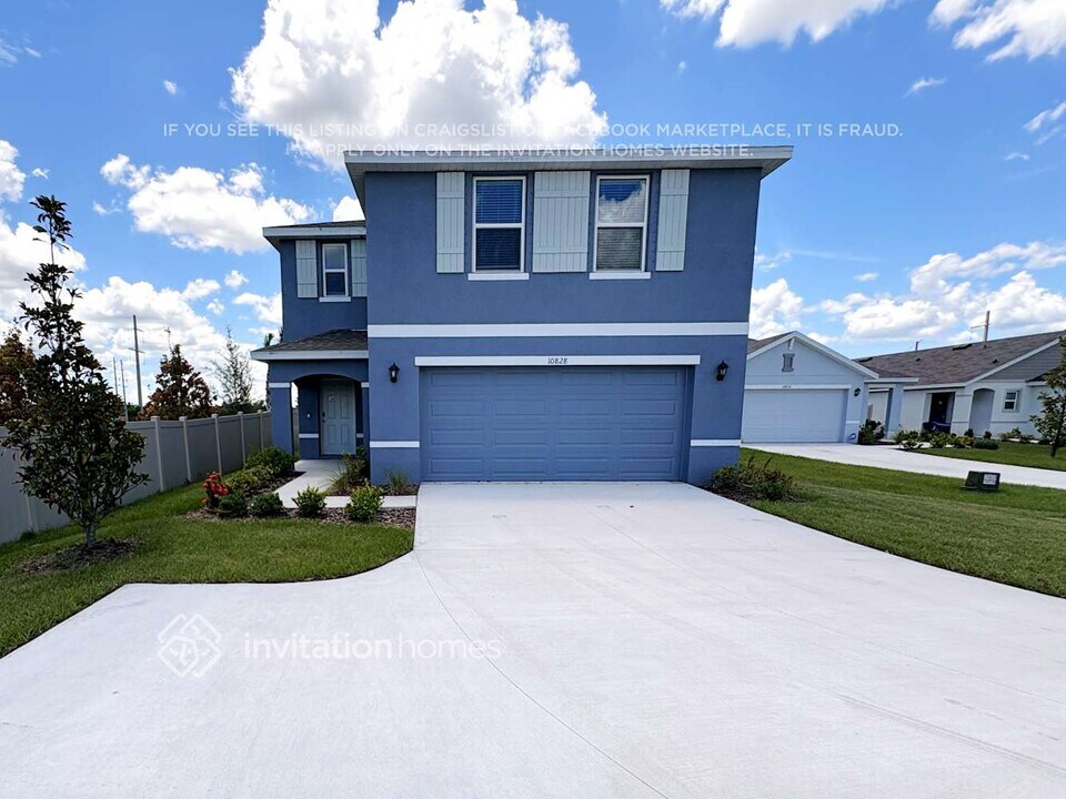 10828 Hidden Banks Gln in Parrish, FL - Building Photo