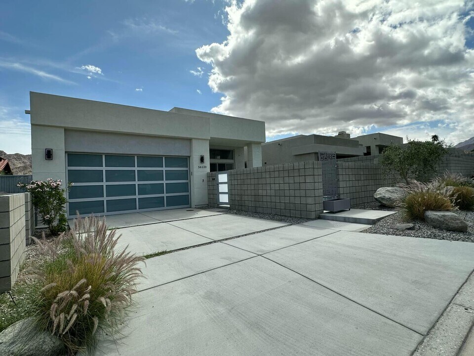 54620 Avenida Juarez in La Quinta, CA - Building Photo