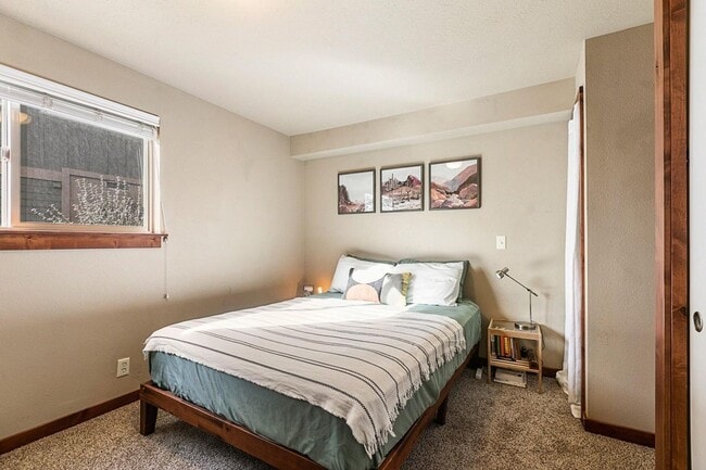 1010 NW Roanoke Ave in Bend, OR - Building Photo - Building Photo