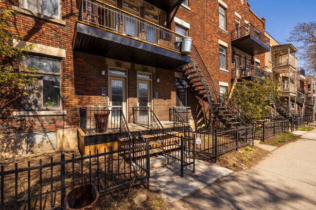 5981-5991 Louis-Hémon St in Montréal, QC - Building Photo - Building Photo