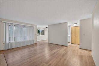 12600 SE Freeman Way in Milwaukie, OR - Building Photo - Building Photo