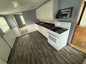 319 S Ashby Ave in Chanute, KS - Building Photo - Building Photo