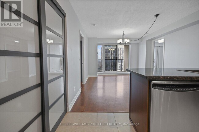 5 Michael Power Pl in Toronto, ON - Building Photo - Building Photo