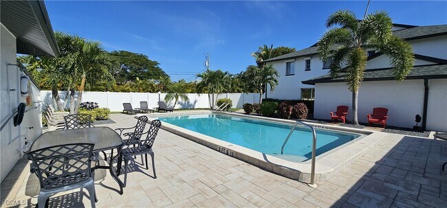 1507 Cape Coral Pkwy W in Cape Coral, FL - Building Photo - Building Photo