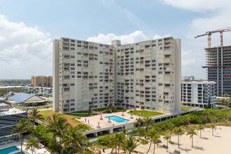 Admiralty Towers in Pompano Beach, FL - Building Photo - Building Photo