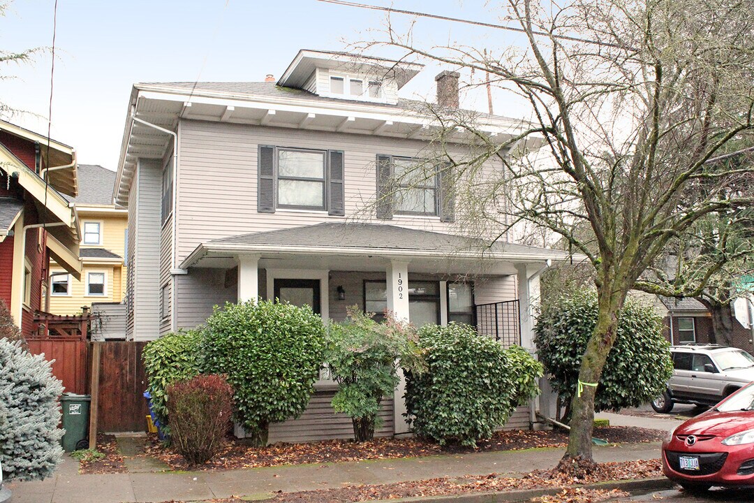1902 NE 12th Ave in Portland, OR - Building Photo