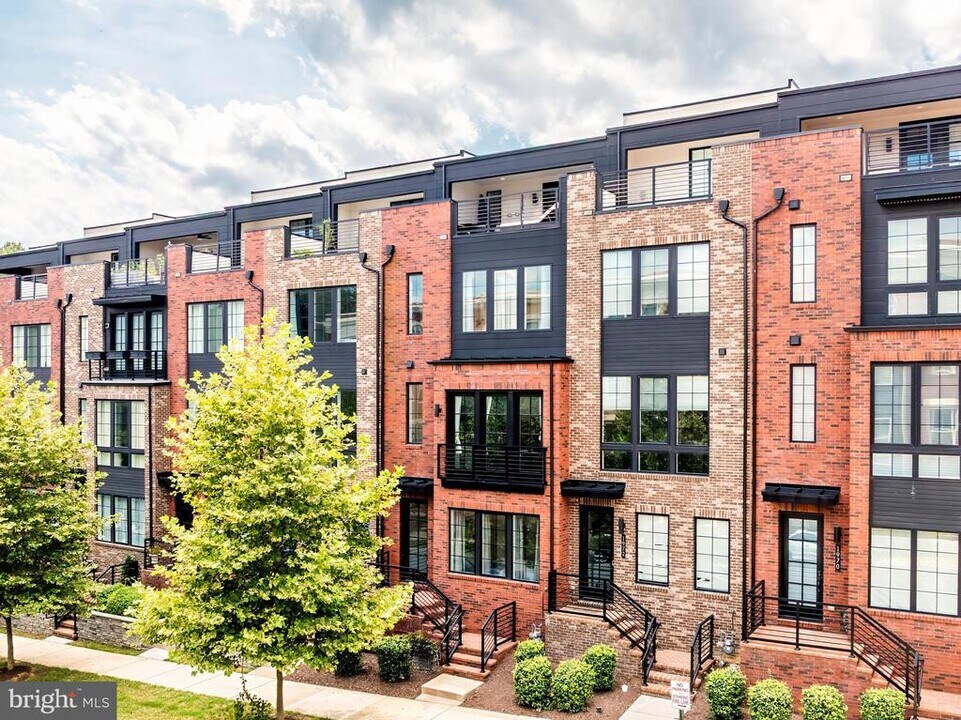 1974 Roland Clarke Pl in Reston, VA - Building Photo
