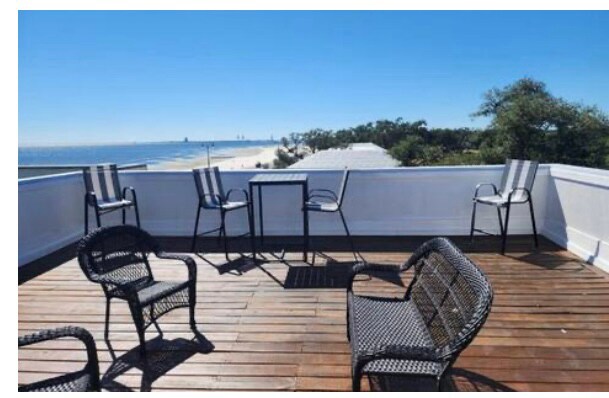 80 E Beach Blvd in Gulfport, MS - Building Photo - Building Photo