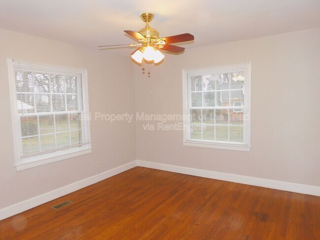 1232 Pamlico Dr in Greensboro, NC - Building Photo - Building Photo