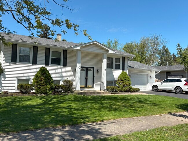 18 Marquette Pl in Buffalo Grove, IL - Building Photo - Building Photo