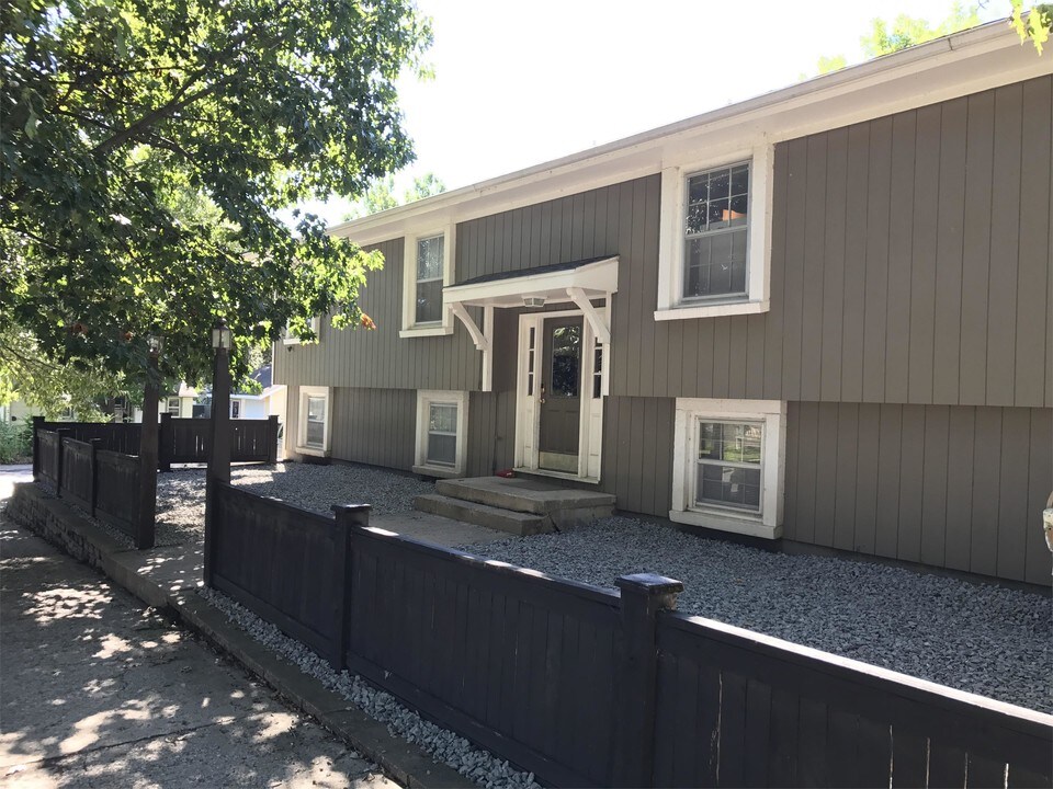 1300 Kentucky St-Unit -3 in Lawrence, KS - Building Photo
