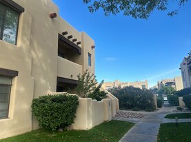 5402 E Windsor Ave, Unit #60 in Phoenix, AZ - Building Photo