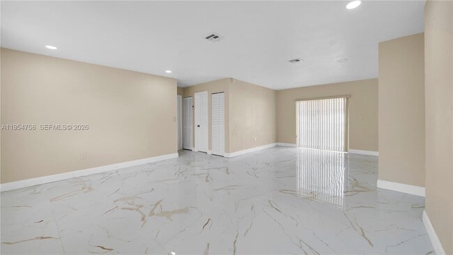 2411 NW 208th St in Miami Gardens, FL - Building Photo - Building Photo