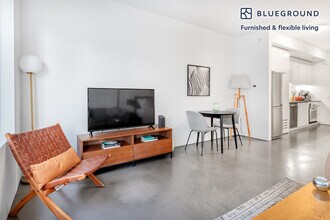 18 10th St, Unit FL11-ID402 in San Francisco, CA - Foto de edificio - Building Photo
