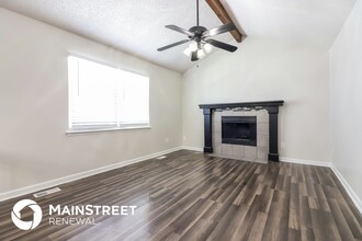 908 Hillcrest St in Pleasant Hill, MO - Building Photo - Building Photo