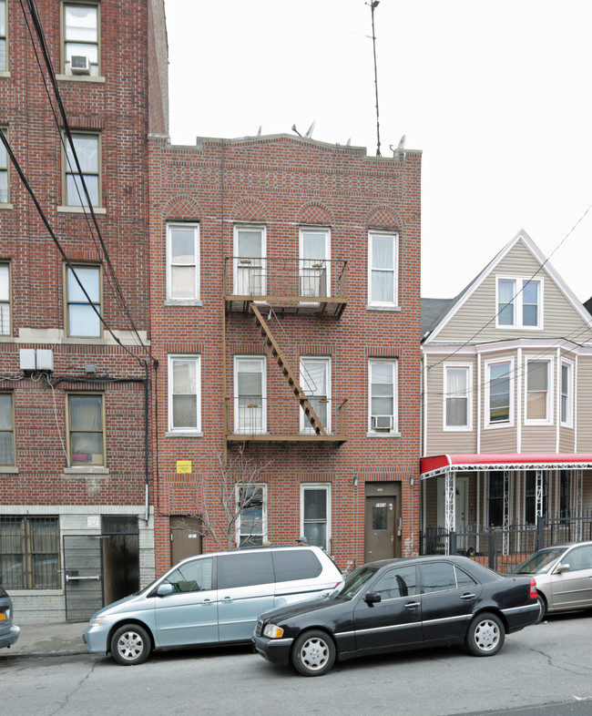 2869 Valentine in Bronx, NY - Foto de edificio - Building Photo