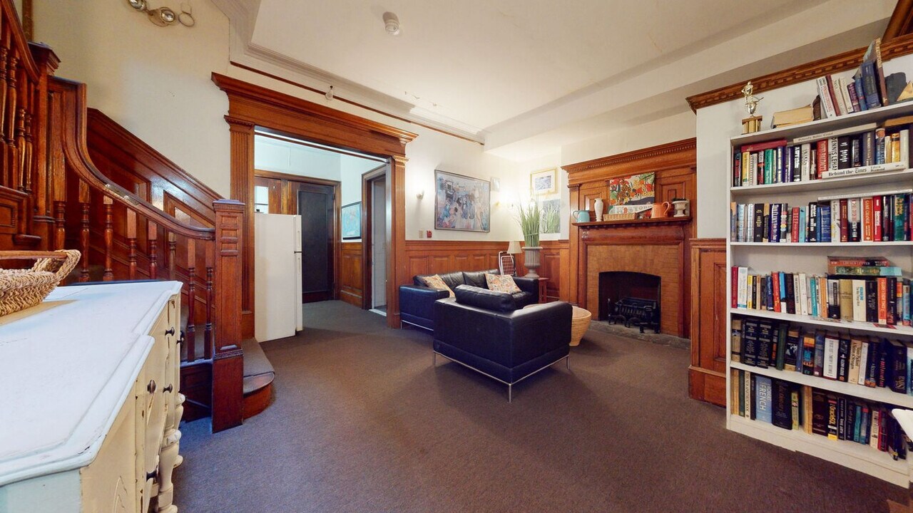 1029 Beacon St in Brookline, MA - Building Photo