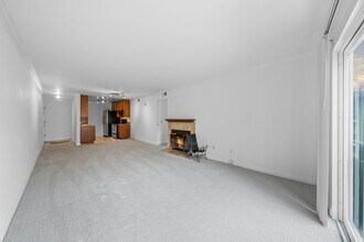 1756 Essex St in San Diego, CA - Building Photo - Building Photo