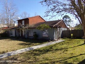 2652 Sunrise Village Dr in Orange Park, FL - Building Photo