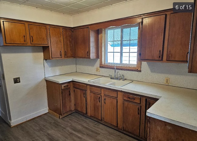 property at 195 Roycroft Dr