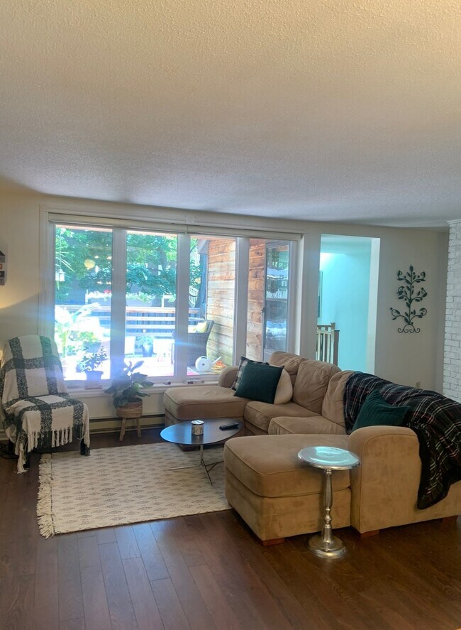71 Sweetland Av in Ottawa, ON - Building Photo - Building Photo