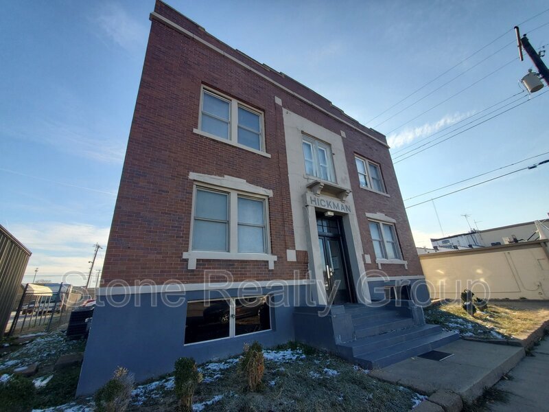 19 N 12th St in Terre Haute, IN - Building Photo